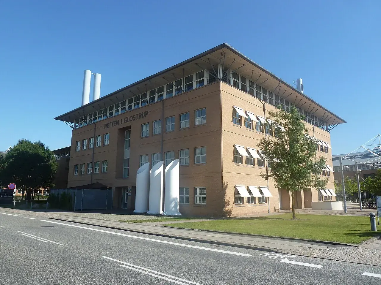 A historic court building in Glostrup, Copenhagen, showcasing classical architecture and civic significance.