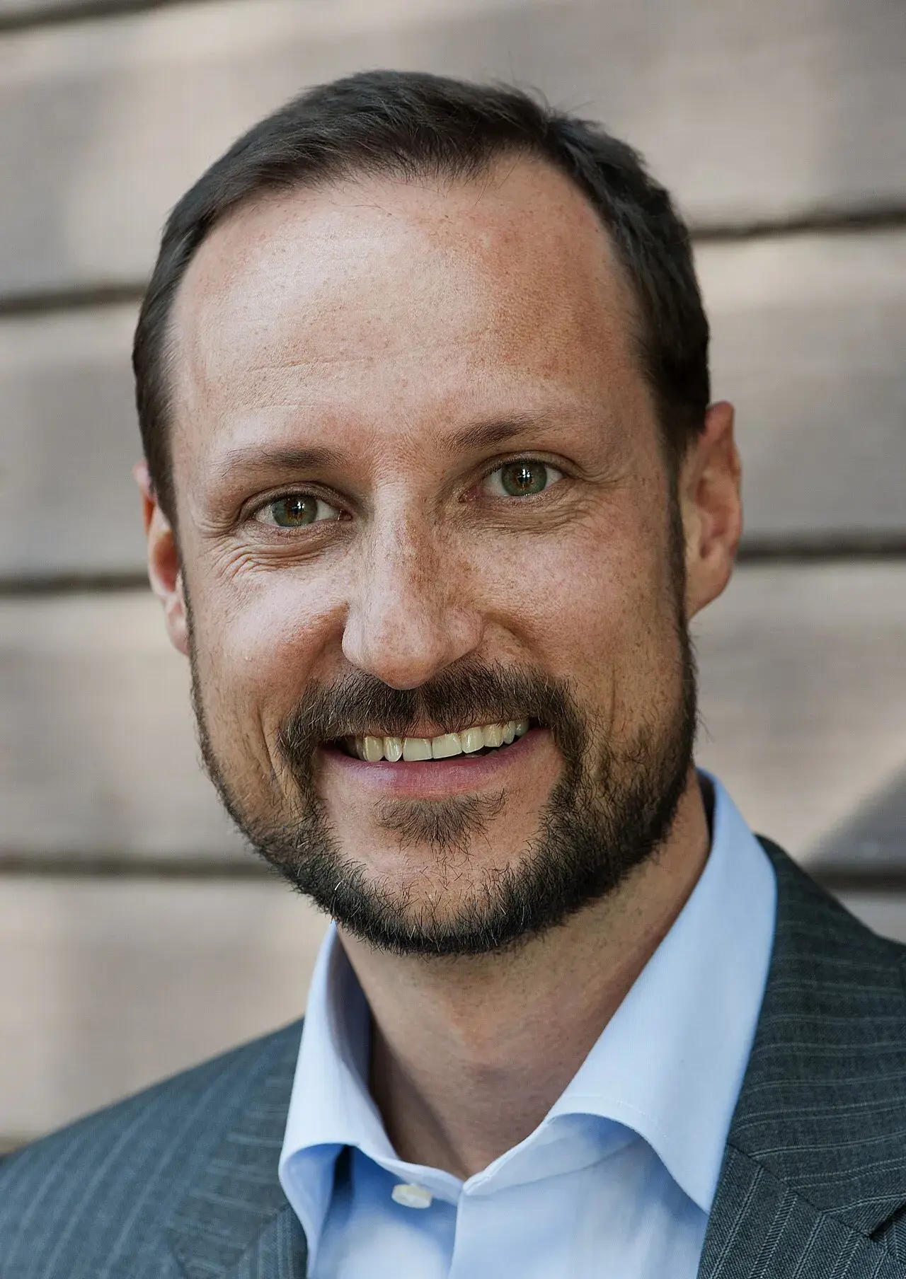 Kronprins Haakon af Norge fotograferet i 2012. Billedet viser ham i et formelt portræt.
