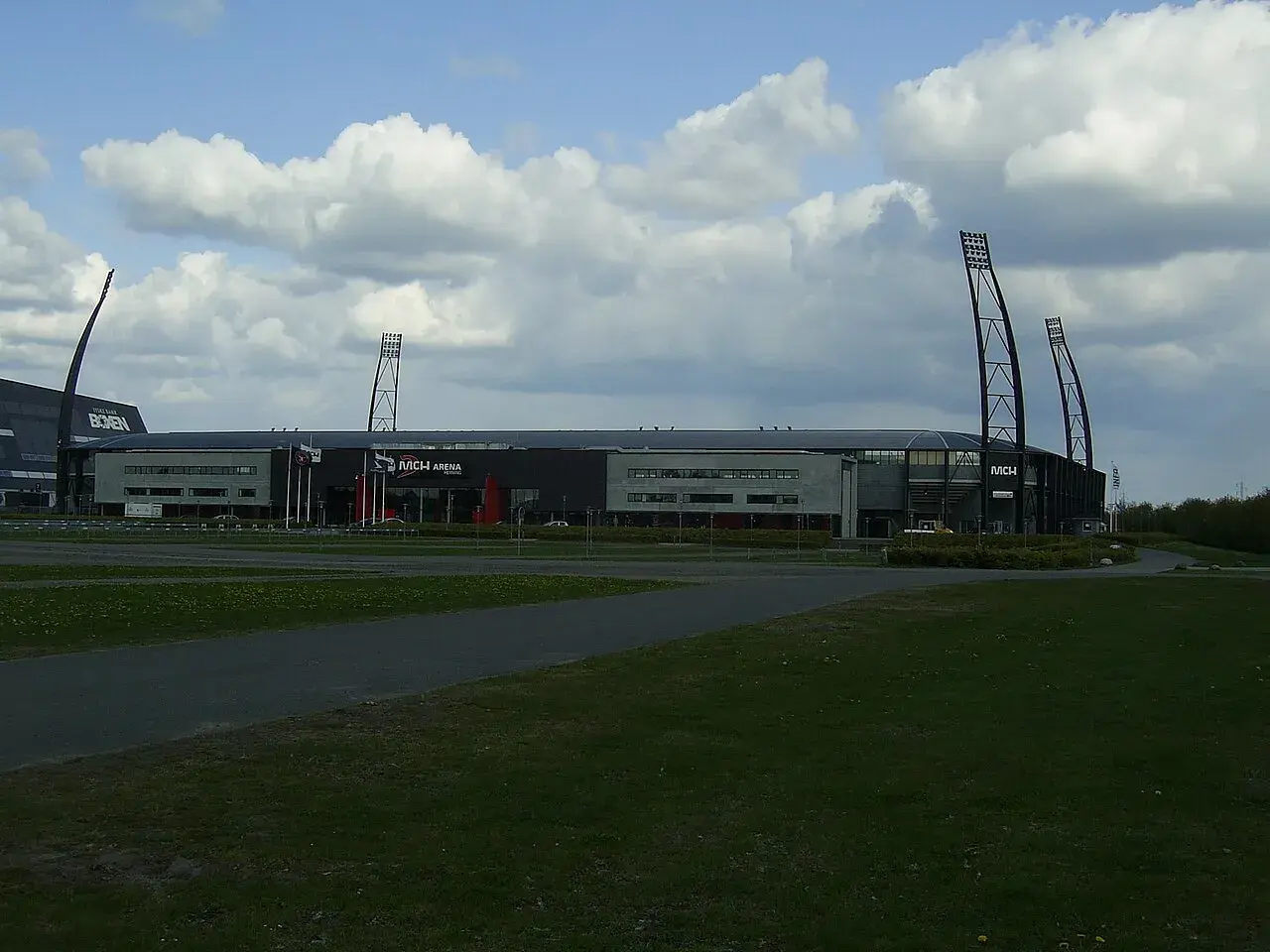 MCH Arena ses udefra i Herning. Stadionet ligger i Central Denmark Region og er et markant vartegn i området.