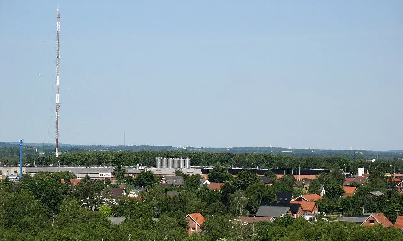 Et bylandskabsbillede fra Herning set mod nordvest. Motivet viser omgivelserne i et roligt by-/landskabsmiljø.