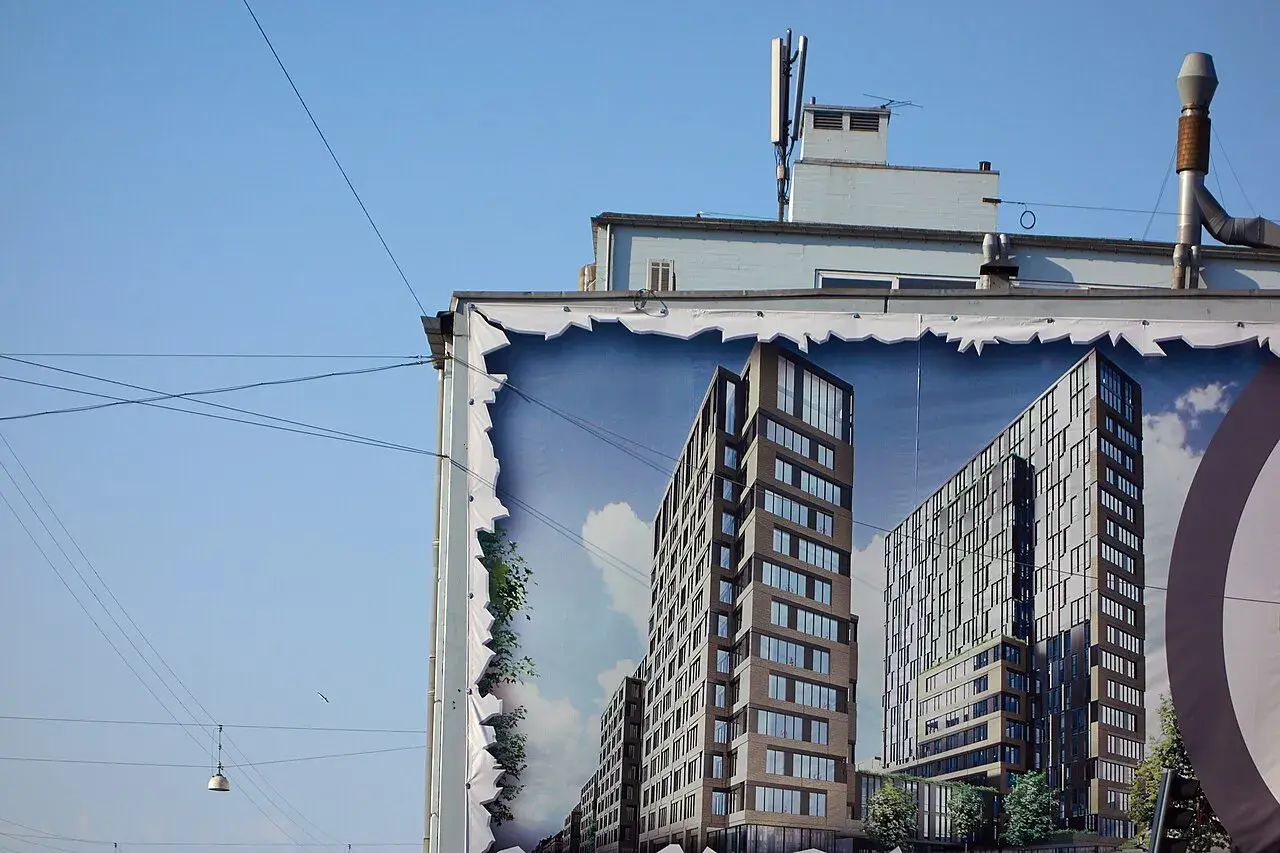 Panoramabillede af Aarhus by. Byen præsenterer sig med en blanding af moderne og historiske bygninger.