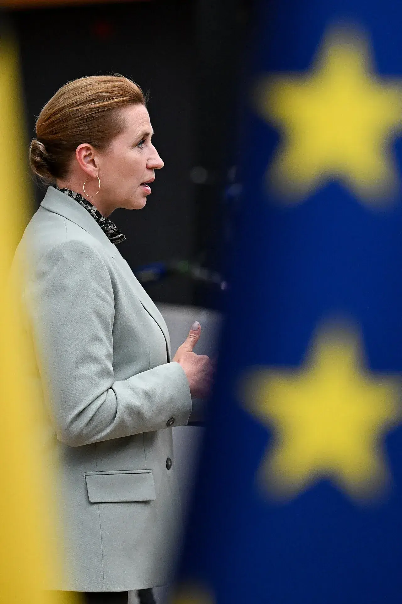Portræt af statsminister Mette Frederiksen fotograferet den 26. juni 2025. Billedet egner sig til illustration af dansk politik og regeringsarbejde.