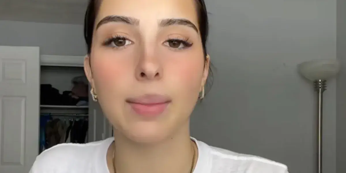 Et skærmbillede fra TikTok-appen, der viser en kort video og den karakteristiske grænseflade. Søgeord: TikTok.