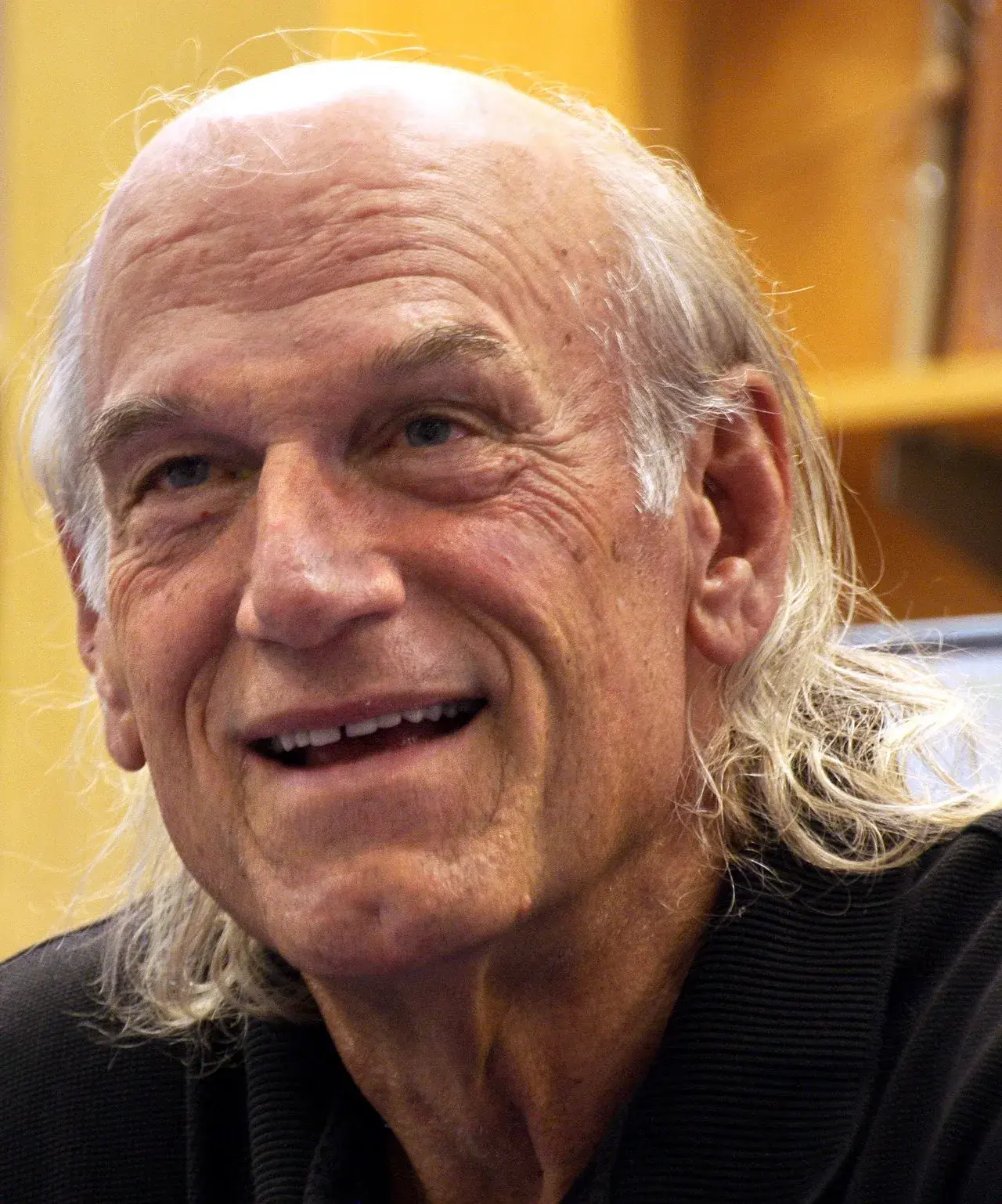 Jesse Ventura stands in front of a bookstore in Rochester, Minnesota, surrounded by customers.
