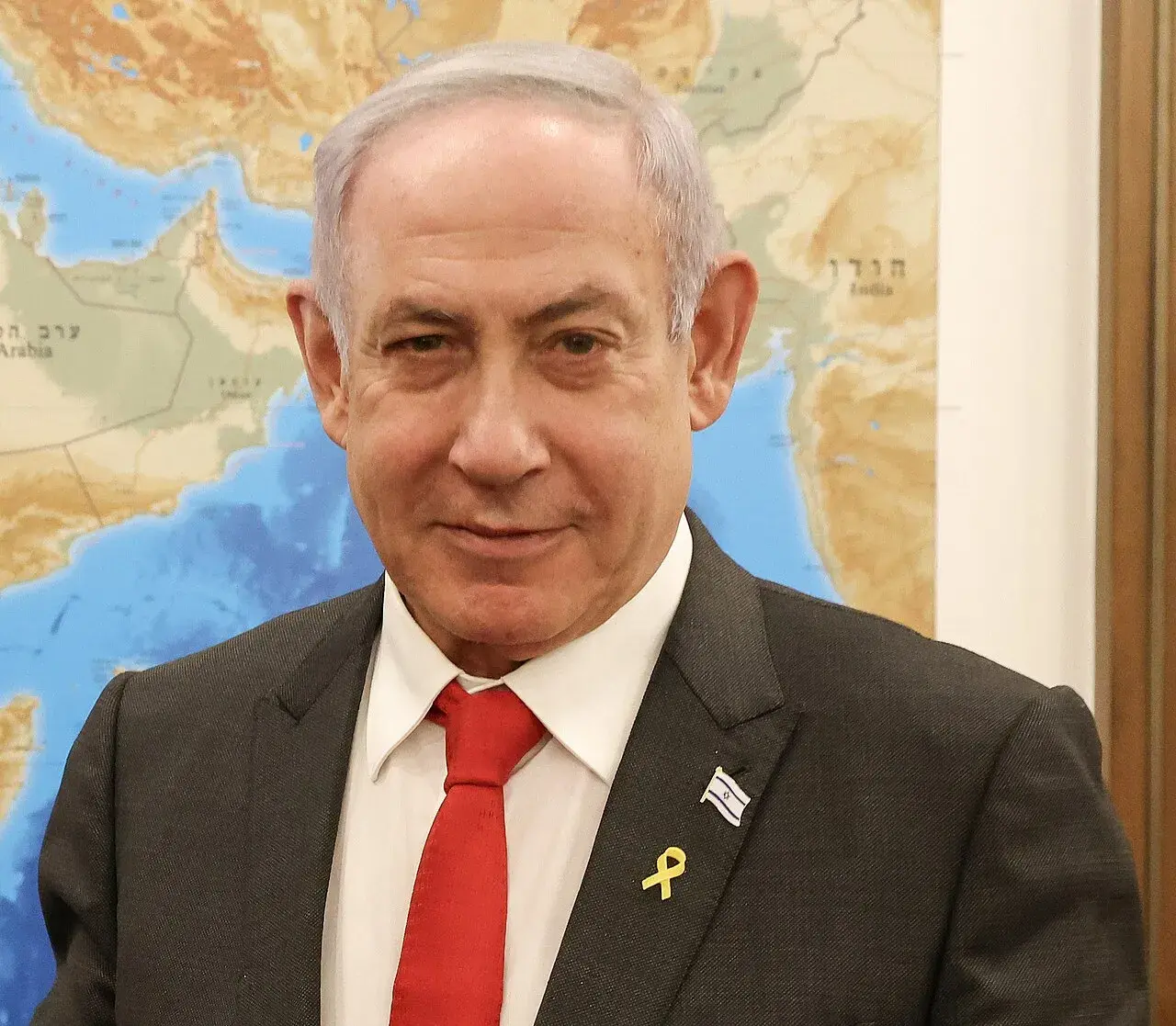Benjamin Netanyahu fotograferet i januar 2024 i forbindelse med hans tid som Israels premierminister. Billedet fremstår som et officielt portræt.