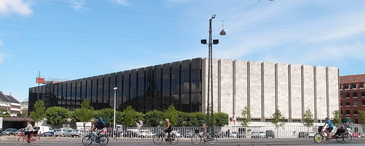 Danmarks Nationalbank set i København. Fotoet er registreret i databasen for fredede og bevaringsværdige bygninger.