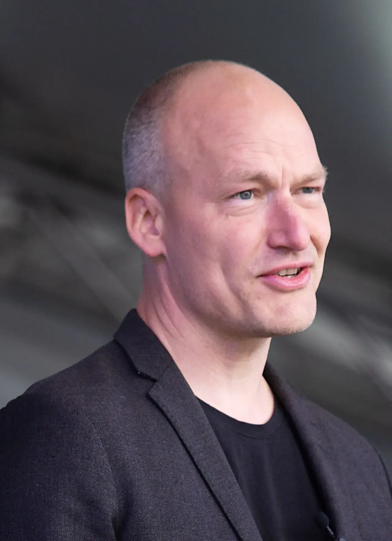 Enhedslistens politiske ordfører Pelle Dragsted taler på Folkemødet, den danske politikfestival i Allinge på Bornholm. Billedet er et beskåret portræt fra 2024.