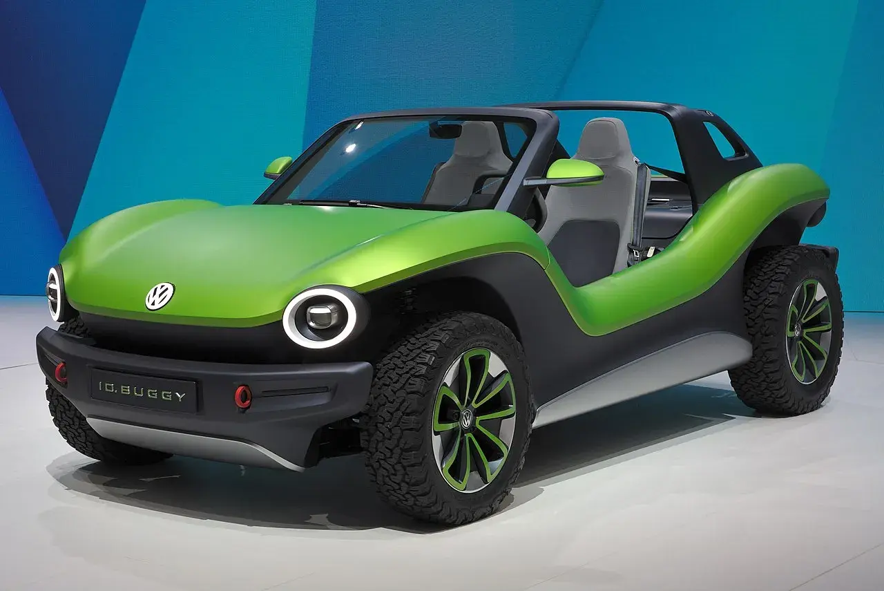 VW I.D. Buggy er fotograferet ved Geneve Motor Show 2019. Billedet fanger bilens futuristiske linjer i udstillingskontekst.