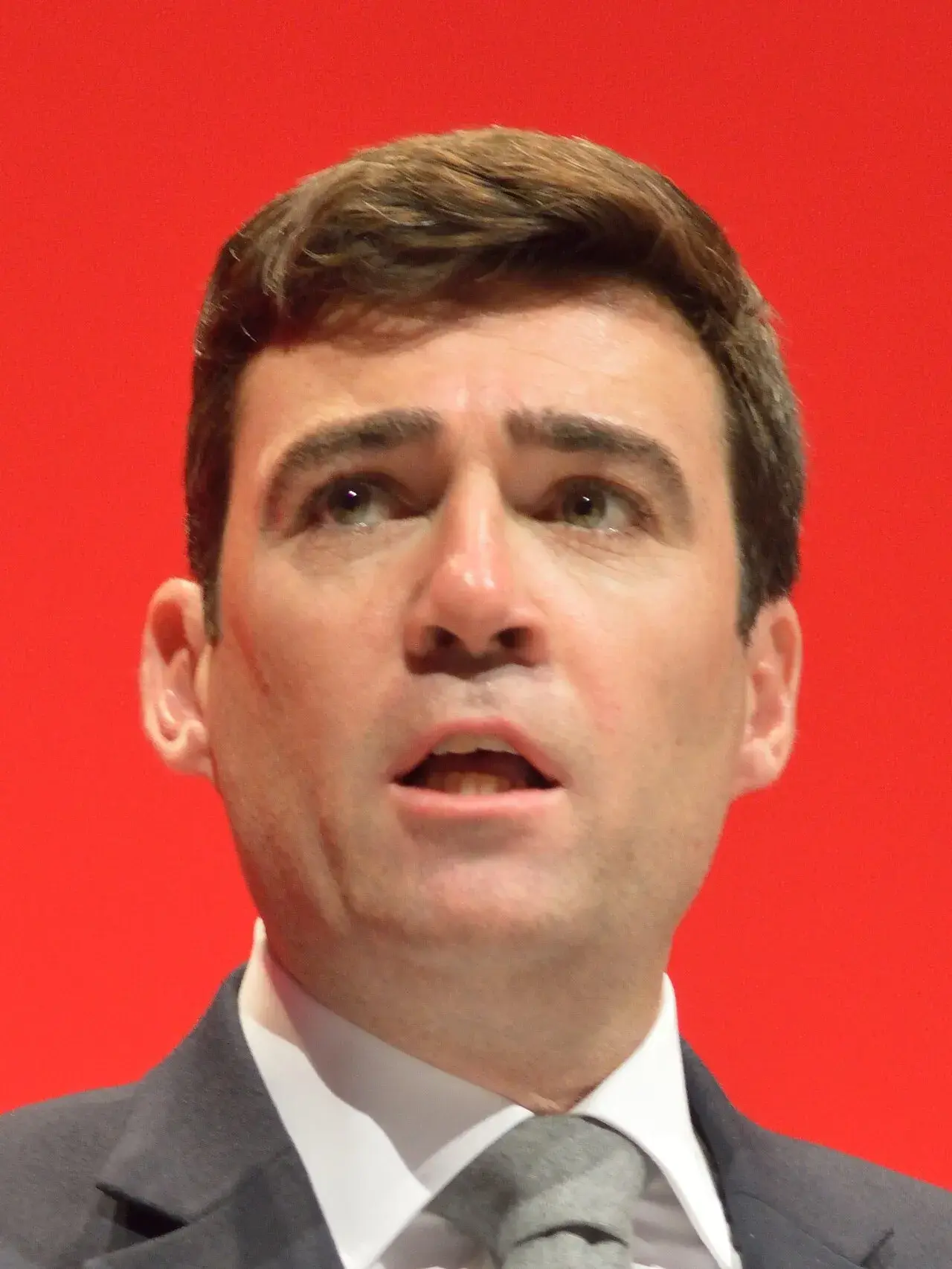 Andy Burnham holder sin afsluttende tale som Shadow Home Secretary ved Labour Party Conference i Liverpool. Han havde allerede annonceret, at han ville stille op til borgmestervalget i Greater Manchester i 2017.