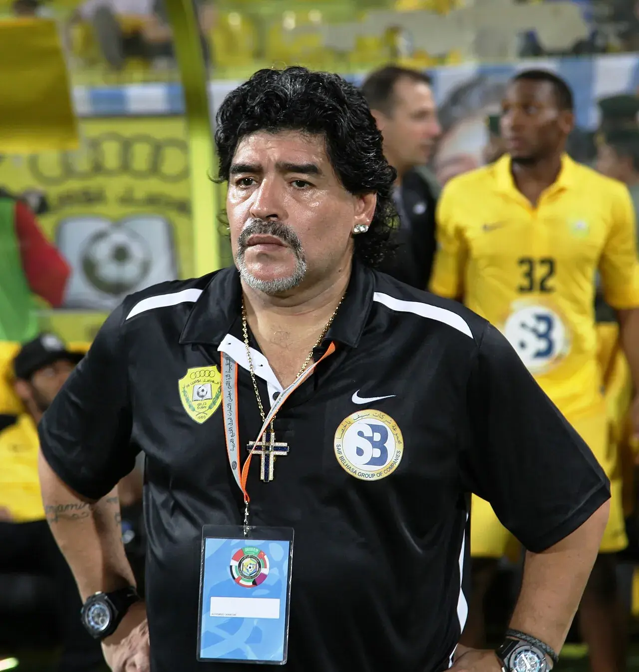 Diego Maradona under GCC Champions League finalen i 2012. Han var en berømt argentinsk fodboldspiller og træner.