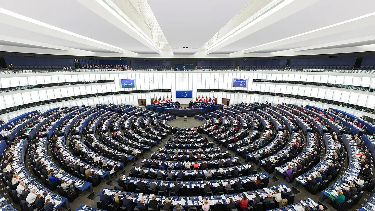 Europaparlamentets hemicykel i Strasbourg under en plenarsession i 2014. Billedet viser salen og stemningen i forbindelse med debatten.