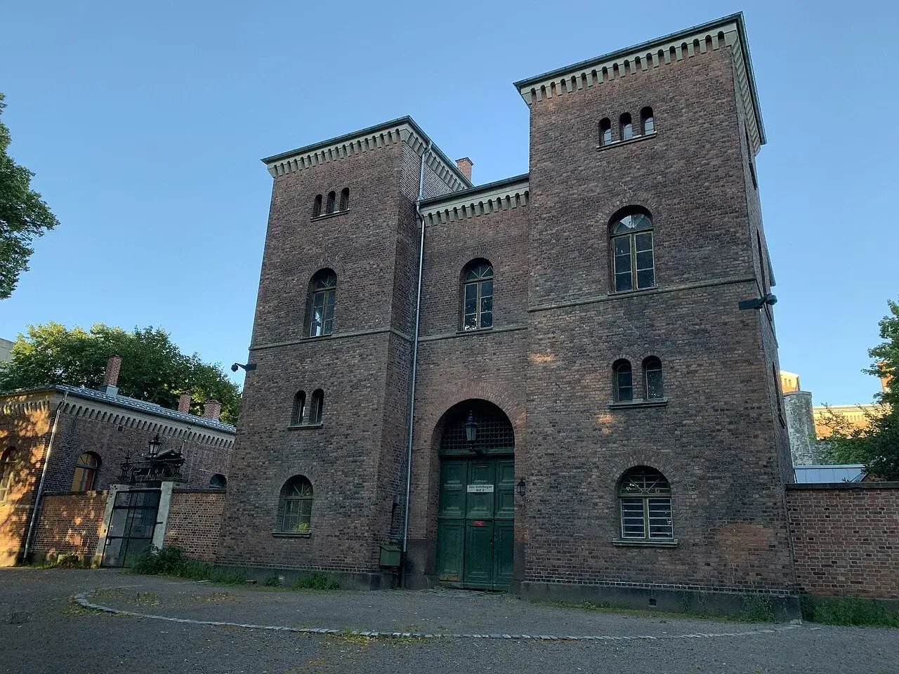 Foto af indgangen til Oslo fængsel (2022).
