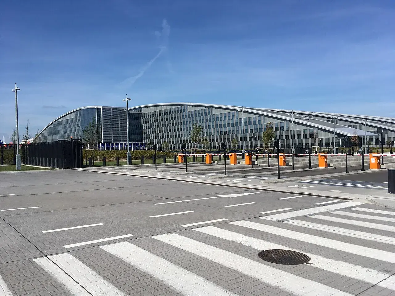 NATOs hovedkvarter i Bruxelles. Billedet viser bygningen som et centralt symbol på alliancens tilstedeværelse i byen.