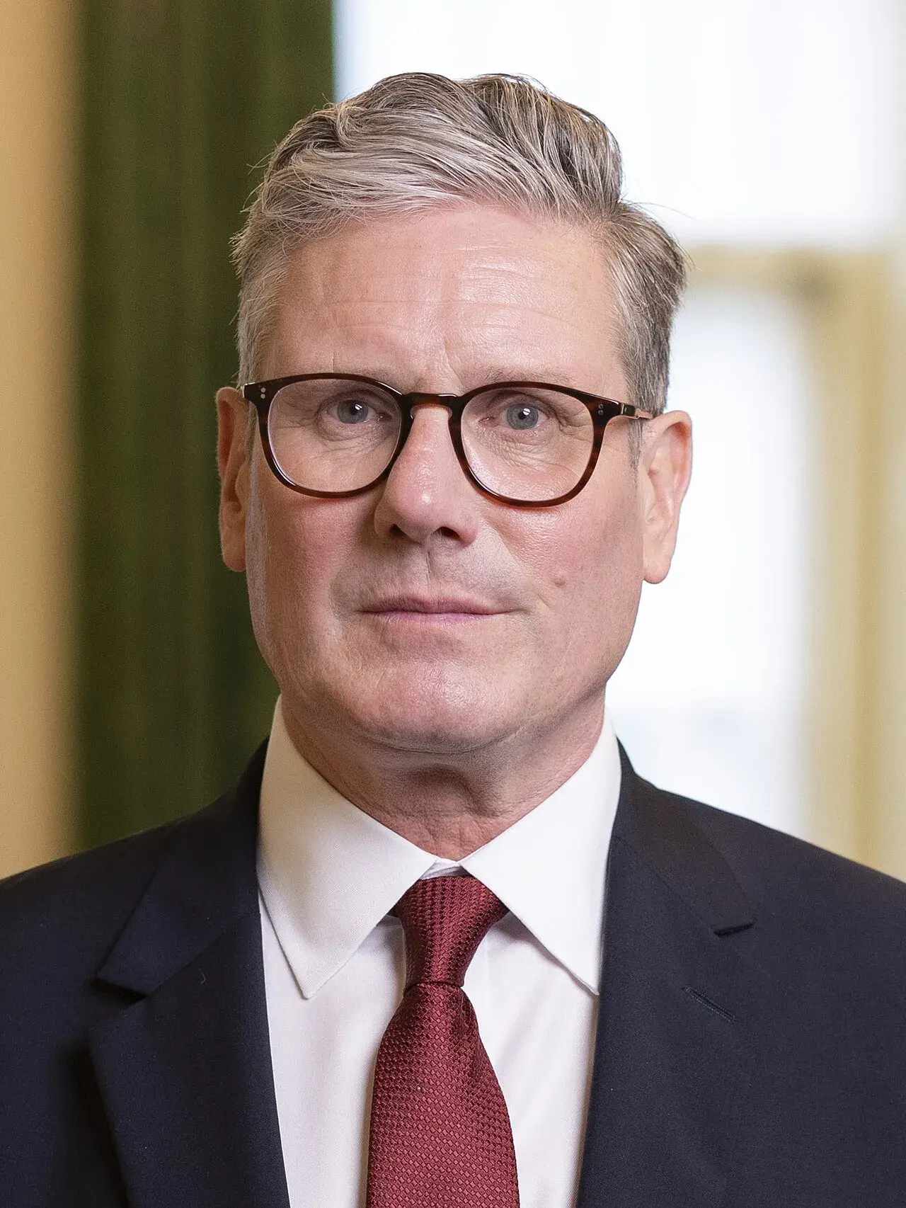 Officielt portræt af Storbritanniens premierminister, Sir Keir Starmer, fotograferet ved hans tiltrædelse. Fotoet er taget ved No 10 Downing Street.