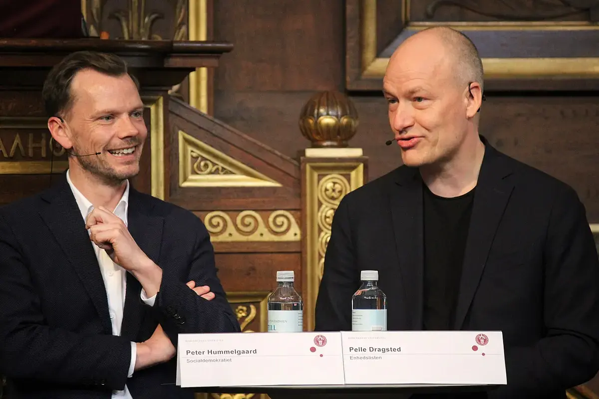 Peter Hummelgaard and Pelle Dragsted speaking at a debate