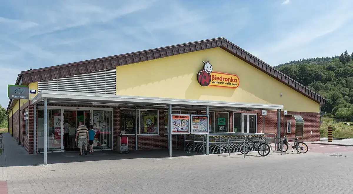 Exterior of a Biedronka grocery store with carts outside.