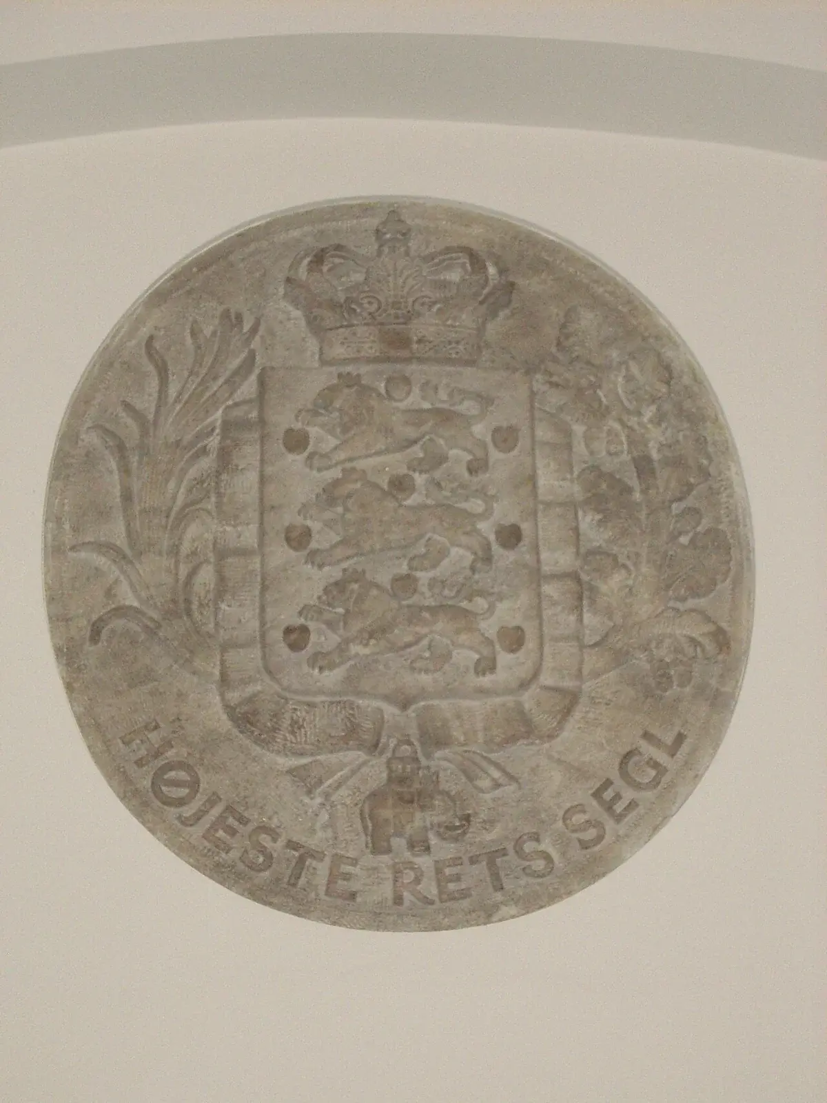 The seal of the Danish Supreme Court.
