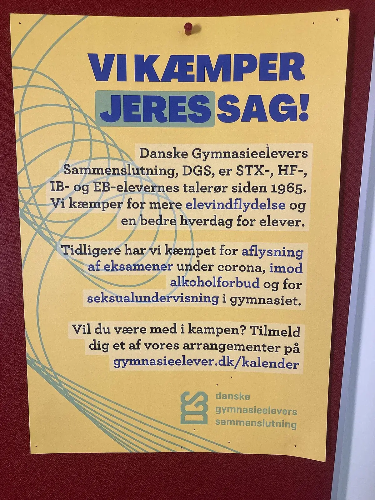 A yellow DGS student organization poster with bold blue Danish text.