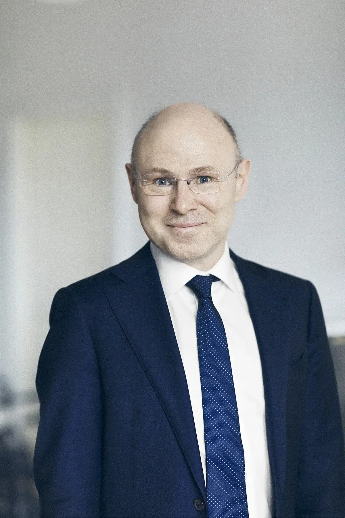 Portrait of Niels Fenger in a suit and tie.