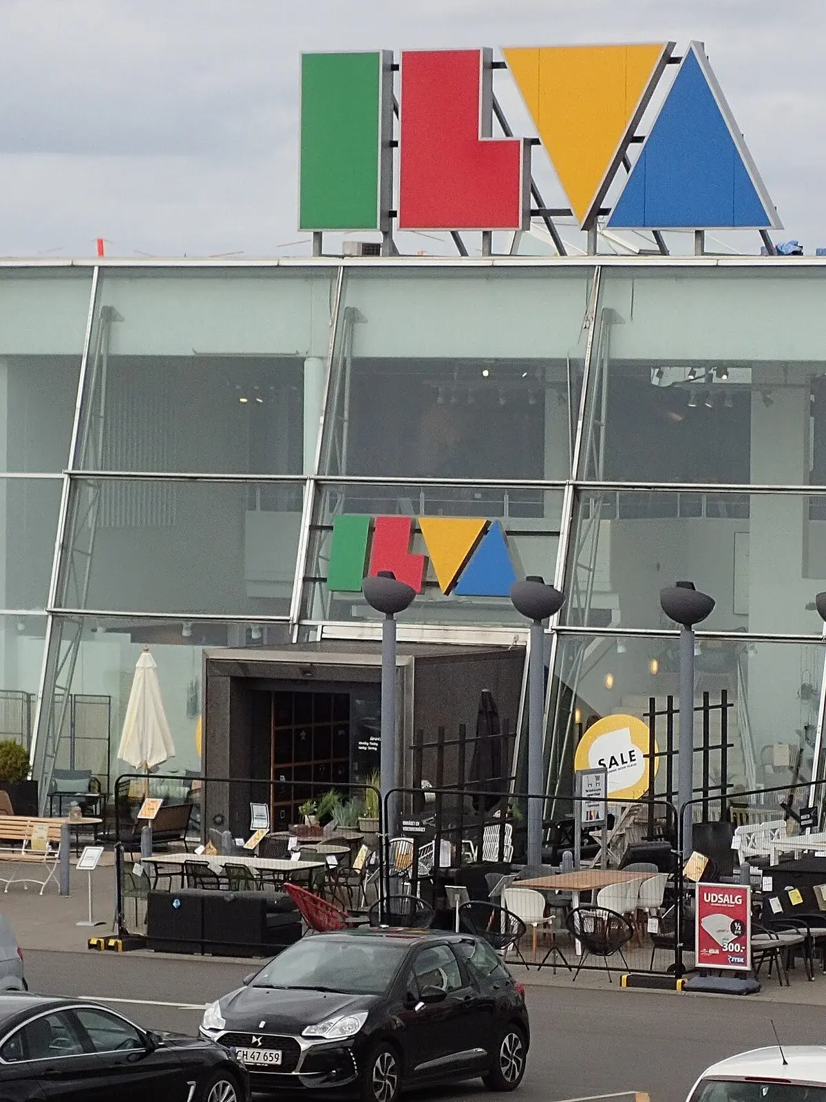 Exterior of an ILVA furniture store with colorful signage and outdoor furniture displays.