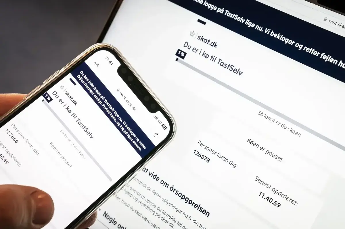 Error messages on Danish tax website displayed on phone and computer